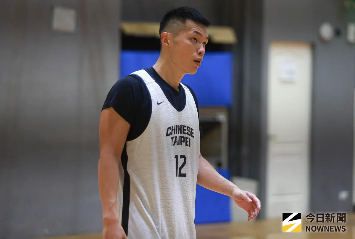 ▲資深球評李亦伸坦言中華隊對上日本勝算較低，但期待防守出色的周桂羽能打出風采、展現更好的進攻表現，接下老大哥劉錚的棒子。（圖／記者葉政勳攝 ,2025.07.08）