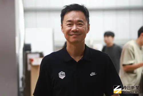 ▲籃協副秘書長張承中感謝林書豪對台灣籃球的付出。（圖／記者葉政勳攝 ,2025.07.08）