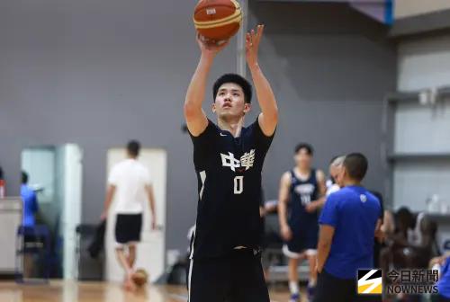 ▲備戰第44屆威廉瓊斯盃,中華藍隊成員林庭謙積極投入練球。(圖/記者葉政勳攝 ,2025.07.08) ▲林庭謙昨日受訪時,透露CBA球季結束後,就前往加拿大進行為期約一週的訓練,前段時間剛回到台灣,花了一些時間調整時差與體能。(圖/記者葉政勳攝 ,2025.07.08)