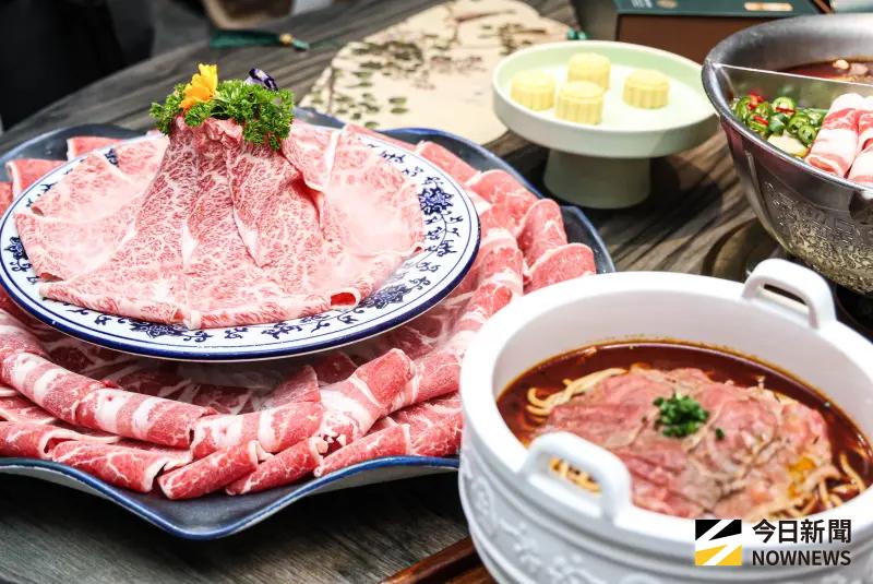 故宮再聯名青花驕！會動的清明上河圖陪你用餐　和牛47攻輕奢市場