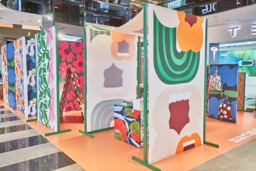 Marimekko花間藝境展快閃店開幕!新光三越A11一招免費入場送貼紙 ▲Marimekko 《Field of Flowers 花間藝境》展覽及期間限定店,把握時間體驗。(圖/Marimekko提供)