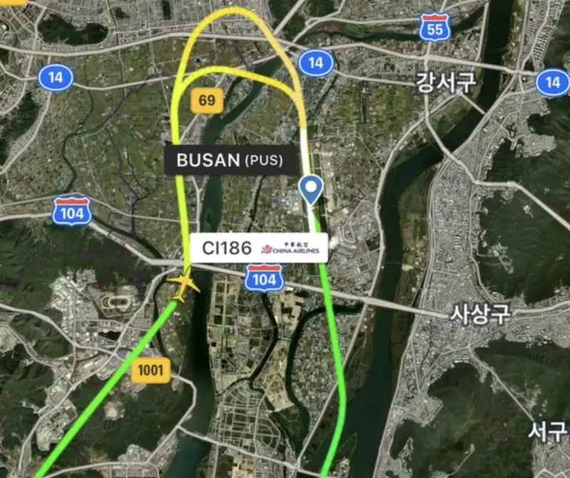 ▲華航6月25日一架CI186班機,從桃園機場出發飛往釜山機場,但卻發生降落前未依規定及時轉彎的意外,險些撞上山頭,重飛後才順利降落。(圖/翻攝自Flightradar24)