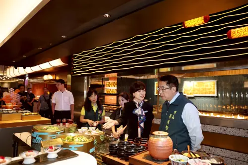 旭集台南店開幕獻上限定款　8/15前穿和服用餐贈緣起物
