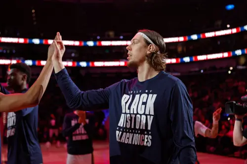 ▲根據《ESPN》知名記者Shams Charania報導，華盛頓巫師在本今（9）日與聖安東尼奧馬刺達成交易協議，將資深中鋒Kelly Olynyk送往馬刺，換來年輕後衛Malaki Branham、Blake Wesley以及2025年次輪選秀權。（圖／美聯社／達志影像）