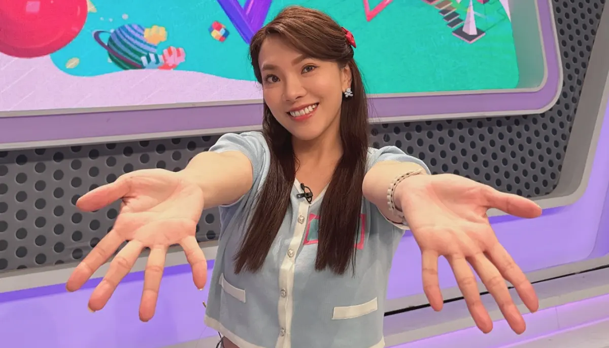 ▲小優（如圖）因大嘴巴事件遭老闆吳宗憲解約切割，近日她復出接下新節目，主持費卻傳出暴跌，1集3萬元縮水到剩1萬元。（圖／小優臉書）