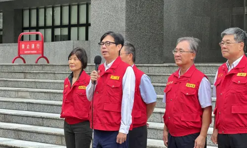 ▲陳其邁強調，「別人很需要我們幫忙，上次山陀兒颱風來的時候，全台灣的人都來幫忙我們，這次換我們有機會幫忙別人」。（圖／高市府提供）