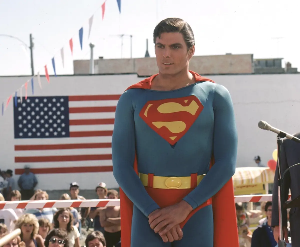 ▲克里斯多夫李維是觀眾心目中最經典的電影版超人，卻在42歲發生墜馬意外，造成癱瘓，此後一直到去世都只能坐在輪椅上，被視為「超人詛咒」最嚴重的受害者之一。（圖／摘自IMDb）