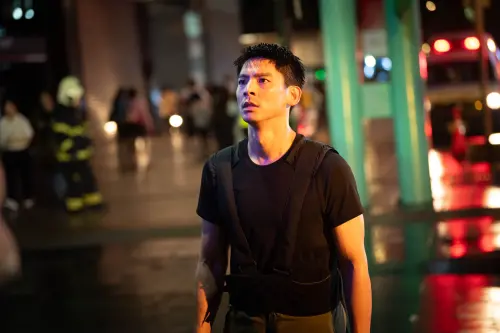 ▲《96分鐘》夜戲封鎖台北信義區街道，現場動員上千名臨演與工作人員。（圖／華影國際提供）