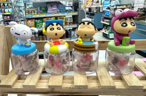 ▲全家蠟筆小新「水果軟糖罐」售價139元。（圖／記者鍾怡婷攝）