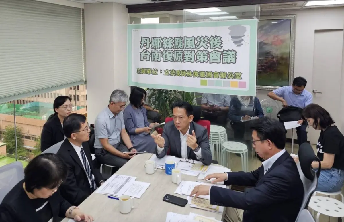 ▲林俊憲與郭國文等綠委爭取將雲嘉南納入災區，協助後續復工貸款申請。（圖／翻攝自林俊憲臉書）