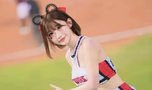 ▲富邦悍將啦啦隊「AI女神」李珠珢日前現身韓國棒球場應援，全新短髮造型引發關注。她7月在中職共有3場比賽應援，來台首場粉絲見面會也將在本月中舉辦，剛好撞期明星賽第2日。（圖／李珠珢IG）