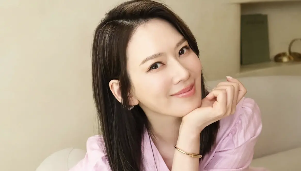 ▲許多台灣藝人透過到中國直播帶貨等方式賺錢，劉畊宏在巔峰期時20秒就能入帳300萬、Melody（如圖）的帶貨直播曾創下上億流量。（圖／Melody IG）