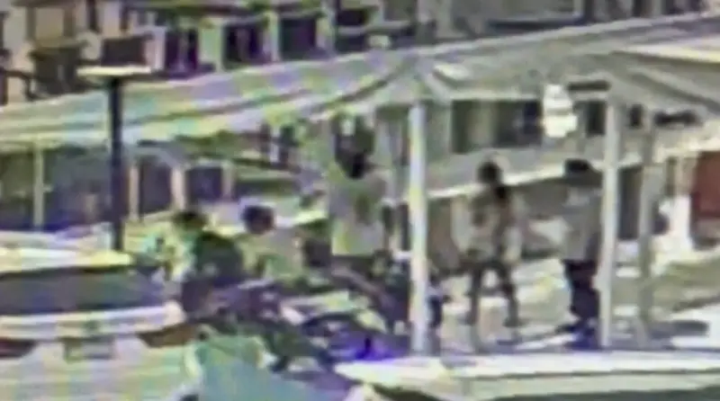 ▲泰國一名12歲男童因為替同學出頭，遭16歲少年持刀刺傷腹部。（圖／翻攝自Matichon）