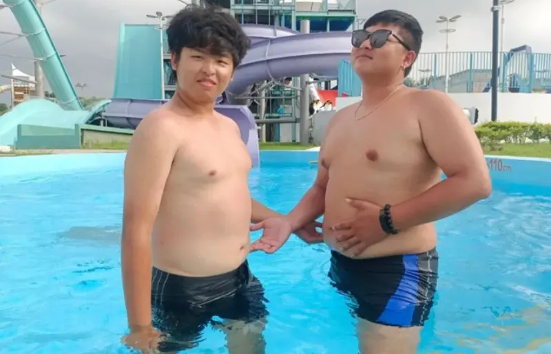 ▲今年六福村更搬出經典「六福鮪魚季」，只要遊客有鮪魚肚，即可享有499元入園優惠價。（圖／六福村）