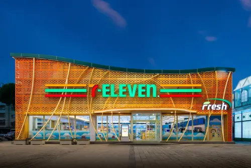 ▲2024年7月10日台灣7-11第7000店「首府門市」在台南開幕。(圖/統一超商提供) ▲2024年7月10日台灣7-11第7000店「首府門市」在台南開幕。(圖/統一超商提供)