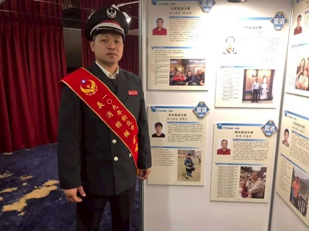 ▲義消曹雙全今年1月剛當爸爸，卻在廣興橋搜救溺水遊客時翻船送醫急救。（圖／新北市消防局提供）