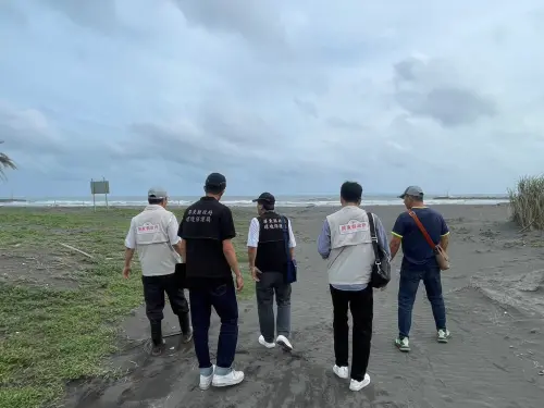 屏東縣環保局接獲農業處通報後,已派員前往現場巡查 ▲屏東縣環保局接獲農業處通報後,已派員前往現場巡查。(圖/屏東縣府提供)