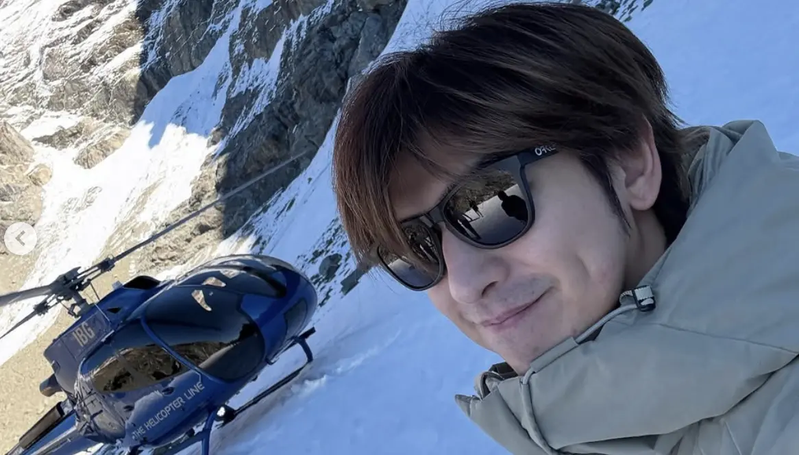 ▲偶像劇男星陳柏霖傳出年底升格人夫，根據了解，他今年5月前往紐西蘭皇后鎮旅遊時，在當地的雪地直升機上跟女友庭瑄求了婚。（圖／陳柏霖IG）