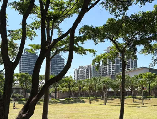 ▲淡海新市鎮目前預售屋成交價格,依建案位置、建商品牌、產品規劃,多數落在35萬至40萬初,少部分有5到6字頭。(圖/信義房屋提供) ▲淡海新市鎮目前預售屋成交價格,依建案位置、建商品牌、產品規劃,多數落在35萬至40萬初,少部分有5到6字頭。(圖/信義房屋提供)