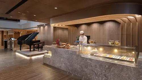 ▲迎接7月11日江蕙演唱會，高雄福華飯店推出姓名有「江、蕙」任一字（含同音），就享有吃到飽餐廳「麗香苑」等多家餐廳都將有75折優惠。（圖／高雄福華提供）