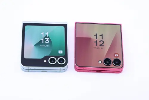 三星Galaxy Z Flip7小摺疊。(圖/記者朱永強攝) ▲三星Galaxy Z Flip7小摺疊。(圖/記者朱永強攝)