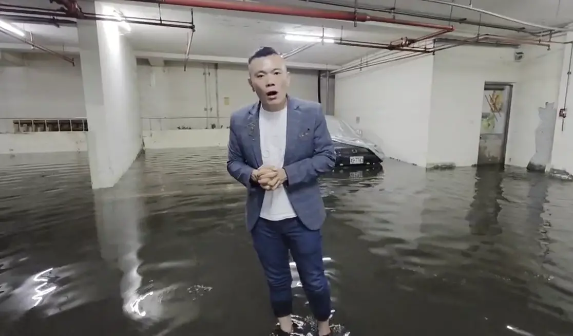 ▲台中市議員江和樹今（9）日在大里運動公園地下2樓停車場勘災。（圖／翻攝畫面）