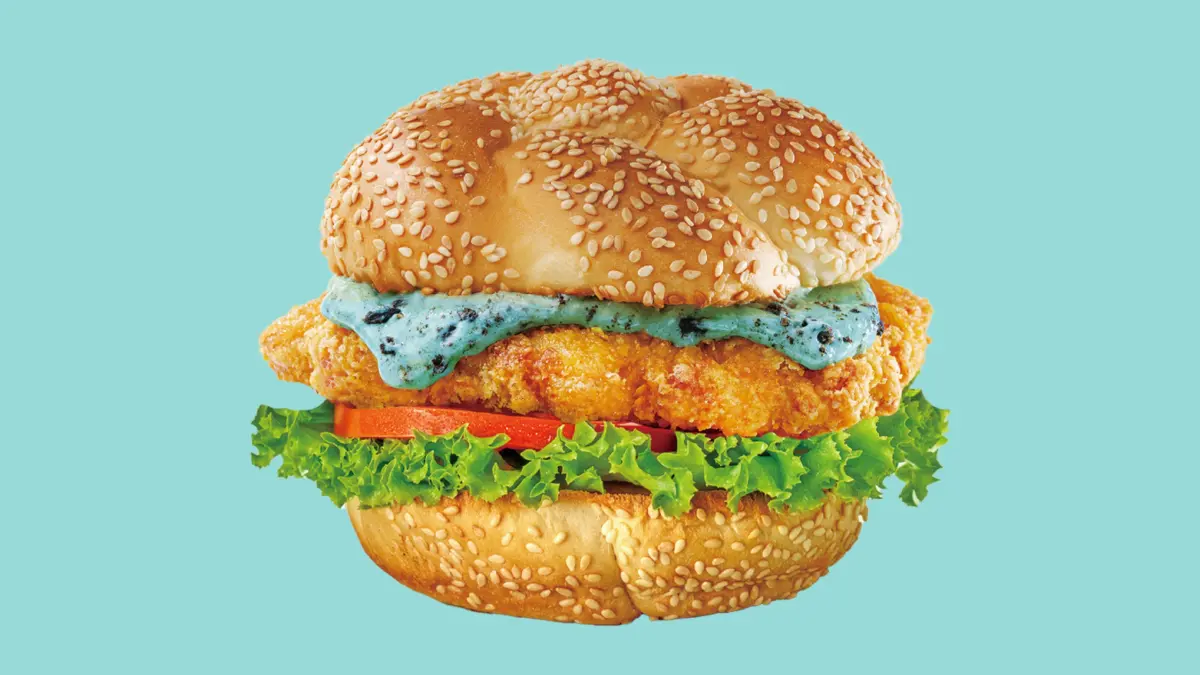 ▲7月暑假「薄荷巧克力」旋風襲台，拉亞漢堡今開吃新品薄荷巧克力可頌、薄荷巧克力乳酪貝果，邪教食物「薄荷巧克力炸雞芝加哥堡」。亞尼克也有清涼「薄荷巧克力脆片生乳捲」；父親節系列蛋糕預購優惠開跑。（圖／拉亞漢堡提供）