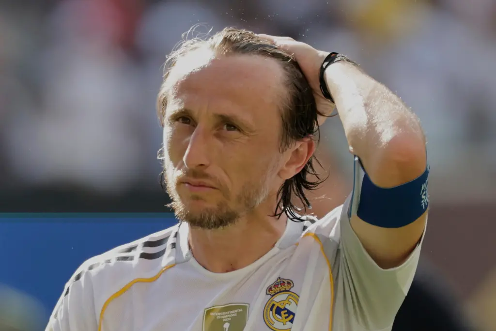 ▲在皇家馬德里於國際足總俱樂部世界盃四強賽0：4慘敗巴黎聖日耳曼、遭到淘汰後，克羅地亞傳奇中場「魔笛」Luka Modric也正式結束其在「銀河艦隊」的傳奇旅程。（圖／美聯社／達志影像）