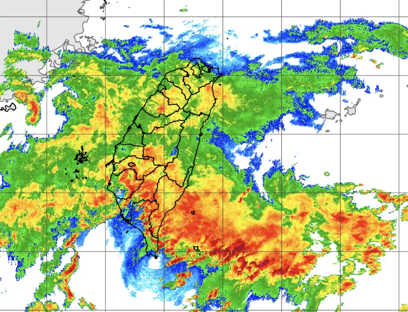 ▲氣象署預估，受低壓帶、西南風雙重影響，屏東、台東這波總雨量上看800毫米，達到超大豪雨等級，全台也將持續出現不穩定的天氣狀況。（圖／翻攝氣象署）