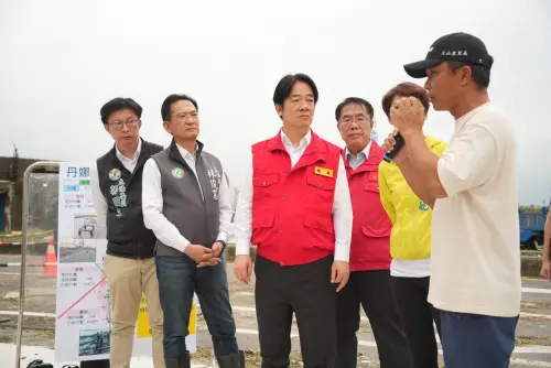台南市長爭奪戰?林俊憲PO勘災照「完美遮擋陳亭妃」 他:有學問