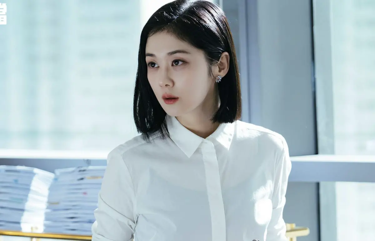 ▲張娜拉（如圖）在《好搭檔》中飾演離婚律師，私下她拍戲11年接了6檔要離婚的戲，她也相當不解，因為自己其實是喜歡愛情劇的。（圖／龍華電視台提供）