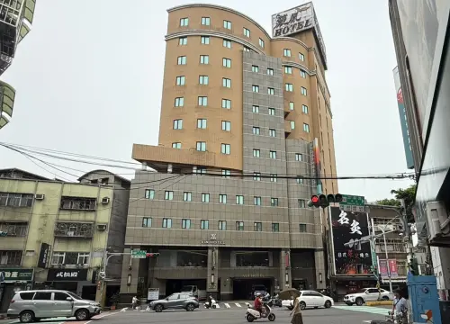 ▲新北三重「丰居旅店微風館」,去年業者以每月210萬元承租。(圖/台灣房屋三重幸福店提供) ▲新北三重「丰居旅店微風館」,去年業者以每月210萬元承租。(圖/台灣房屋三重幸福店提供)