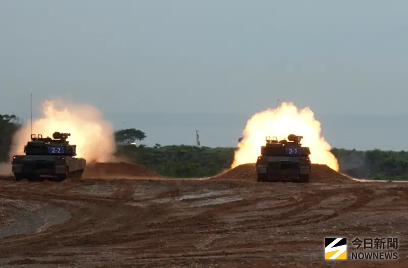 「地表最強戰車」M1A2T首度實彈射擊　120公厘戰車砲齊發超震撼