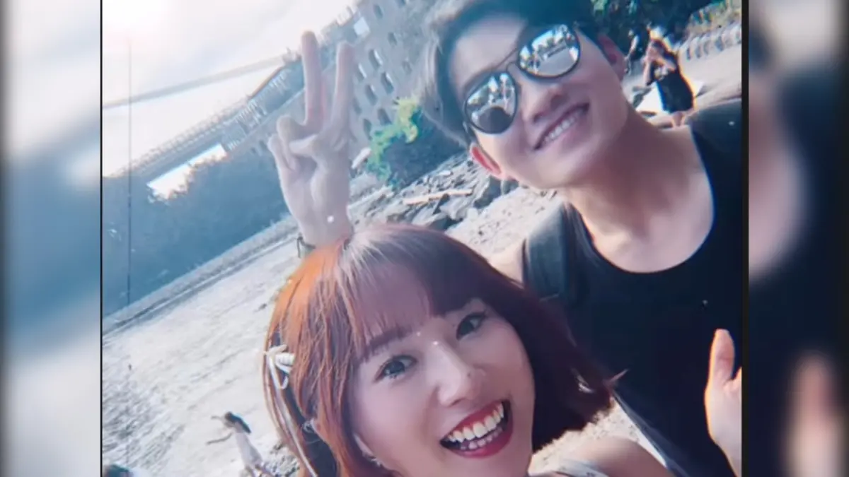 ▲Joeman（右）到紐約參加三星發布會，巧遇啦啦隊女神斐棋，成功瘦身31公斤的Joeman，站在女神旁邊也不怕臉大，讓許多粉絲驚訝認不出。（圖／翻攝自斐棋IG）