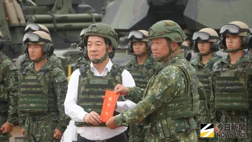 ▲總統賴清德視導M1A2T戰車實彈射擊，並頒發加菜金。（圖／記者呂炯昌攝）