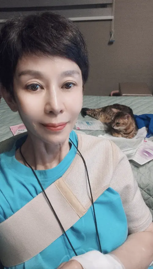 ▲李秀媛（左）發文向外界報平安，表示自己很快會康復。（圖／摘自李秀媛FB）