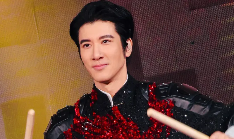 王力宏超狂人脈曝光！同場祖克伯、庫克　身價千億比爾蓋茲也去了