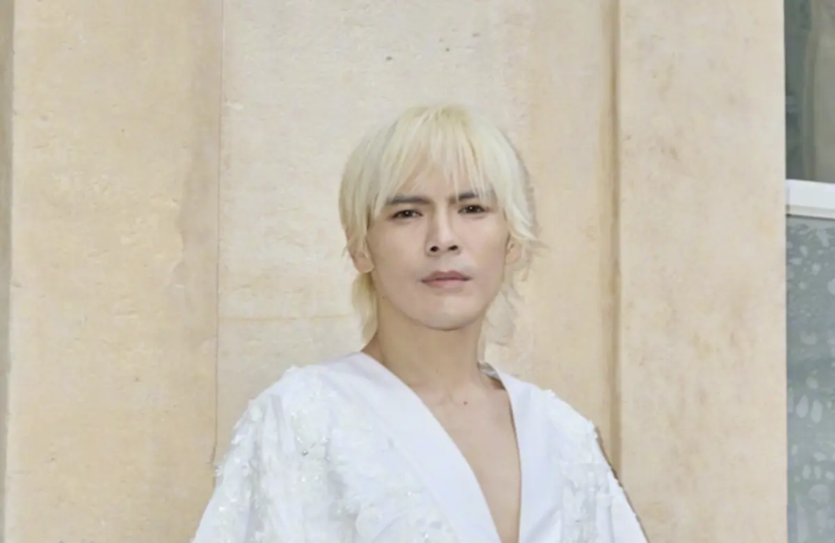 ▲向佐（如圖）近年風格轉變很大，外傳他將進軍短劇市場，搭檔短劇女神岳雨婷。（圖／翻攝自微博）