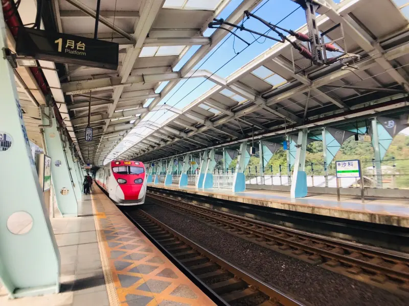 ▲汐科商圈因有火車交通優勢，很受購屋族群青睞。（圖／信義房屋提供）