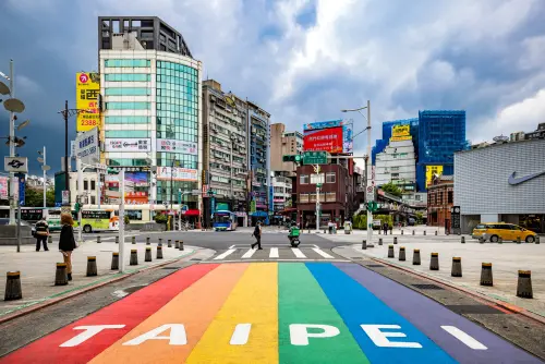 ▲國發會今（28）日公佈6月景氣燈號續呈綠燈，分數創16個月來新低。圖為西門町景象。（圖／台北旅遊網）