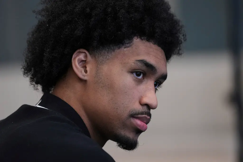 ▲Harper近日接受《Andscape》專訪時，分享了他初到馬刺訓練中心的震撼經歷。在一次再普通不過的例行訓練中，他回頭一看，竟發現名人堂教練Gregg Popovich與馬刺傳奇Tim Duncan並肩走進球館。（圖／美聯社／達志影像）