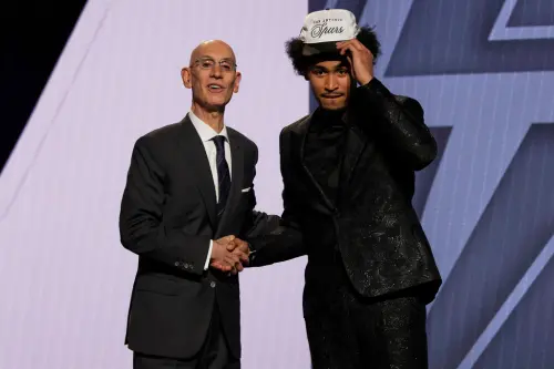 聖安東尼奧馬刺今年在選秀會第2順位挑中來自羅格斯大學的年輕控衛 Dylan Harper。(圖/美聯社/達志影像) ▲聖安東尼奧馬刺今年在選秀會第2順位挑中來自羅格斯大學的年輕控衛 Dylan Harper。(圖/美聯社/達志影像)