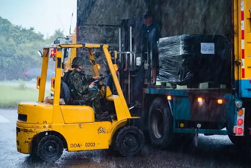 ▲演練以實戰化模擬戰時前線作戰彈藥消耗而啟動彈藥預屯作業。（圖／第四作戰區提供）