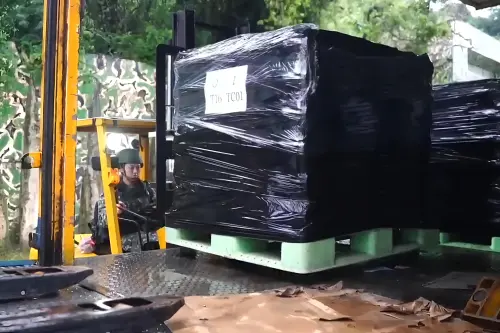 ▲左營甲型彈藥分庫，透過軍民合作機制委商民間大型貨卡協助載運。（圖／第四作戰區提供）