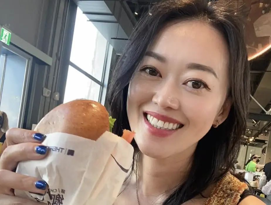 ▲37歲劇場演員周羿（如圖）曾和陳家逵有過一段婚姻，剛新婚時就罹癌，她近來回憶抗癌過程，人生改變很大。（圖／翻攝自IG）