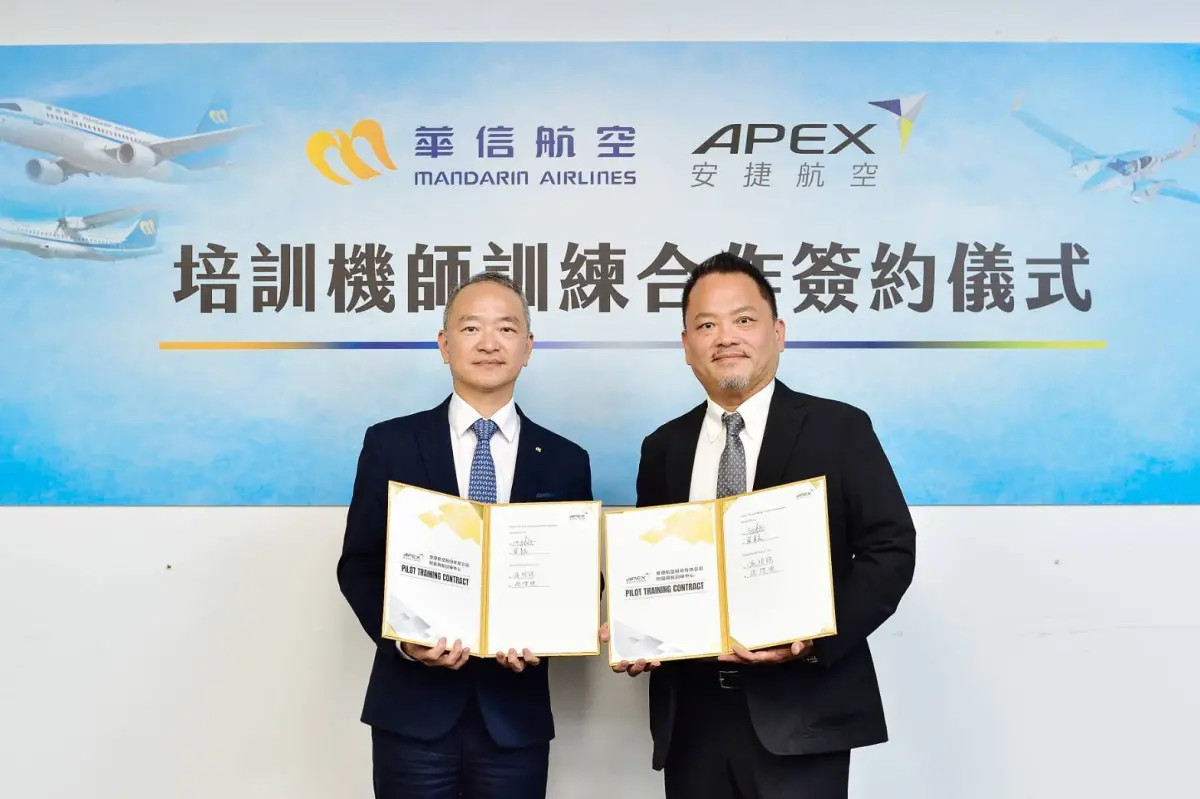 ▲華信航空因應航空事業布局，擴大機師人力招募，將於2026年第1季啟動新一輪培訓機師招募計畫，今（10）日特與安捷航空正式簽署機師訓練合約，提前佈局培訓資源。（圖／華信航空提供）