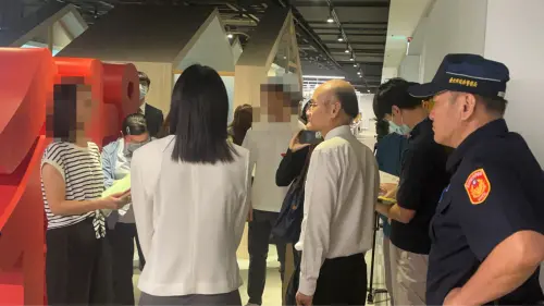 ▲台北地院前往街口金融科技公司進行查封。（圖／民眾提供）