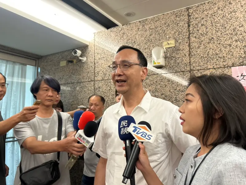 ▲國民黨主席朱立倫質疑，不知道謠言從何而來。（圖／記者林怡昕攝，2025.07.10）