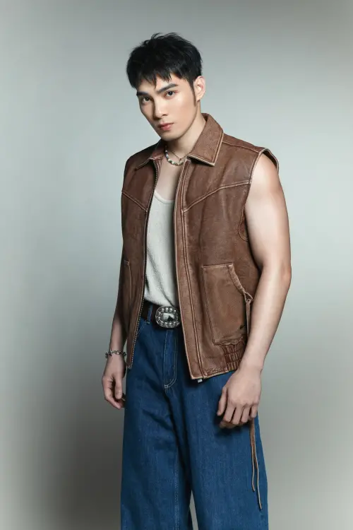 ▲人氣偶像黃偉晉於開展首日化身時間探員，搶先探索展區！（圖／遊戲橘子提供）