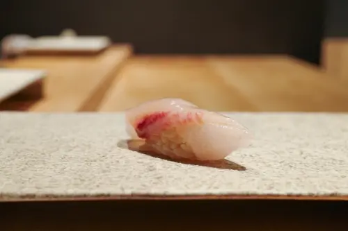 鮨香的主廚,擁有超過40年的日本料理經驗。(圖/翻攝米其林官網) ▲鮨香的主廚,擁有超過40年的日本料理經驗。(圖/翻攝米其林官網)